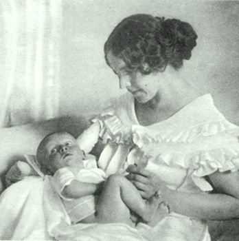 Н.Н. Ладыгина-Котс с сыном, родившимся 10 апреля 1925 года и названным в честь Р. Штейнера - Рудольфом
